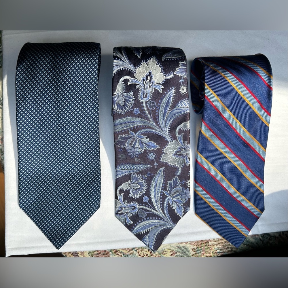 Set of 3 silk ties.